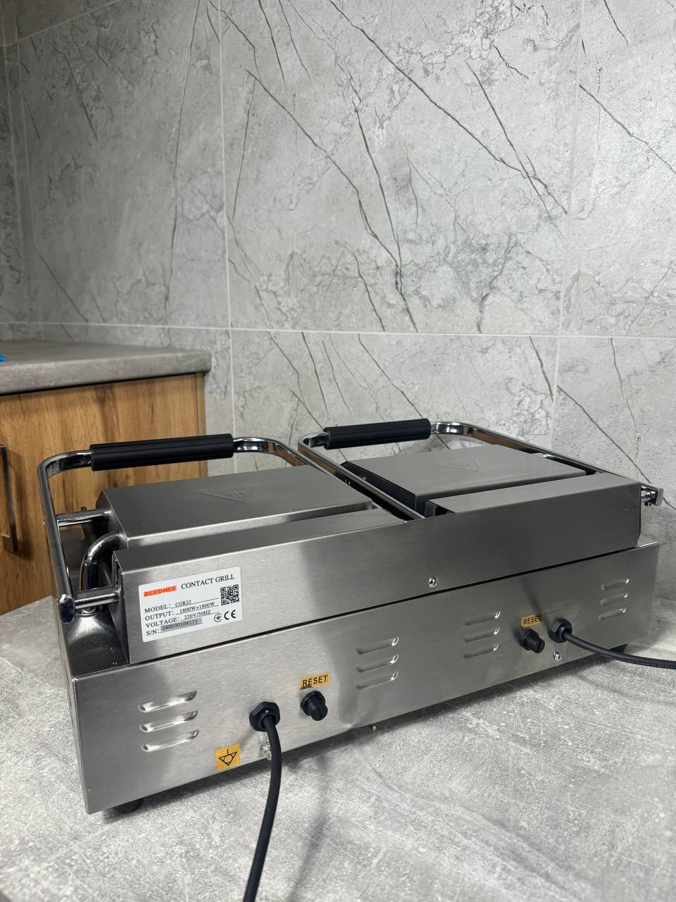 Контактный гриль REEDNEE CGR22